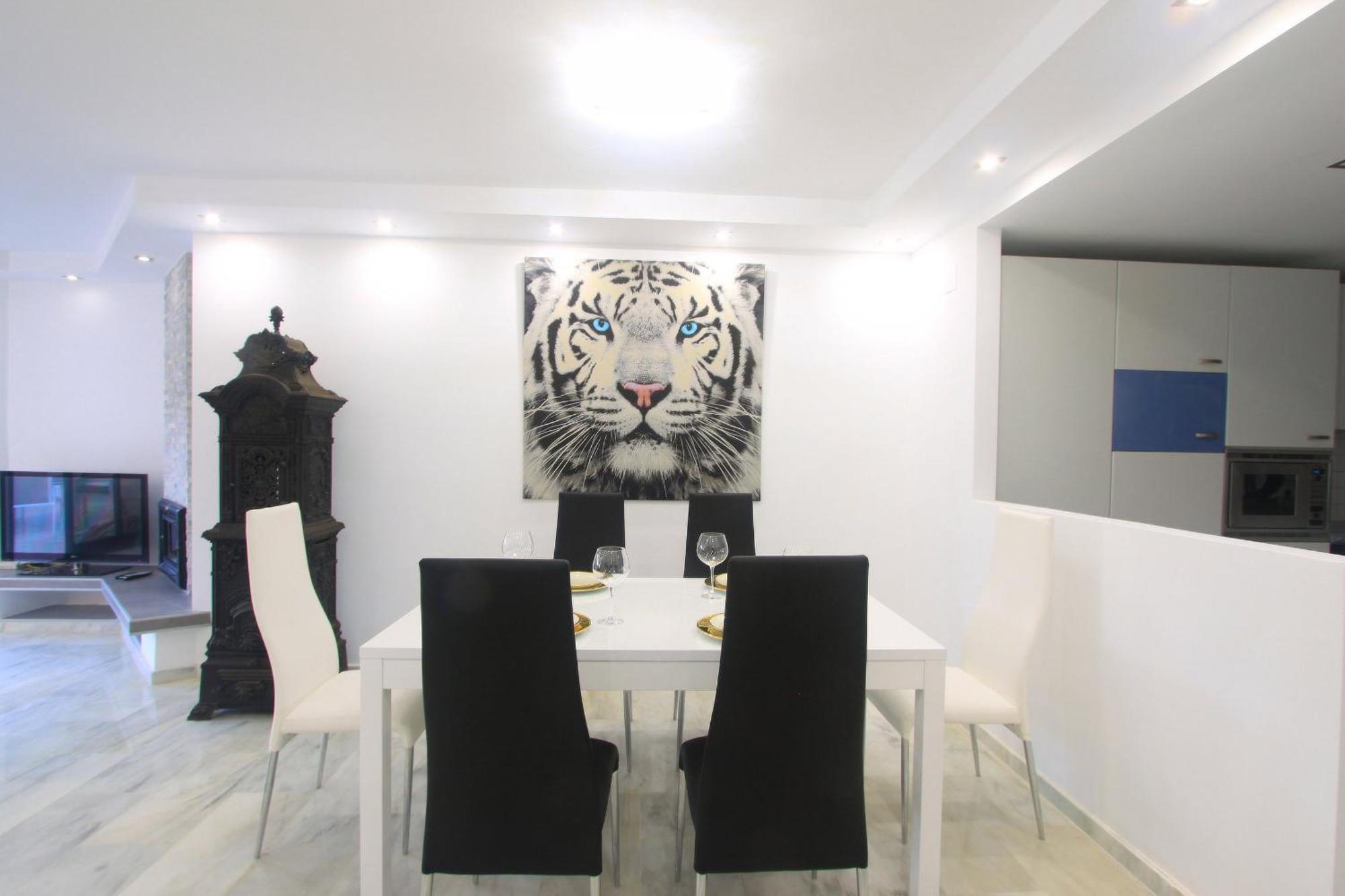 1080 Beachfront Penthouse 3 floors jacuzzi 2 pools wifi roof terrace Marbella Buitenkant foto