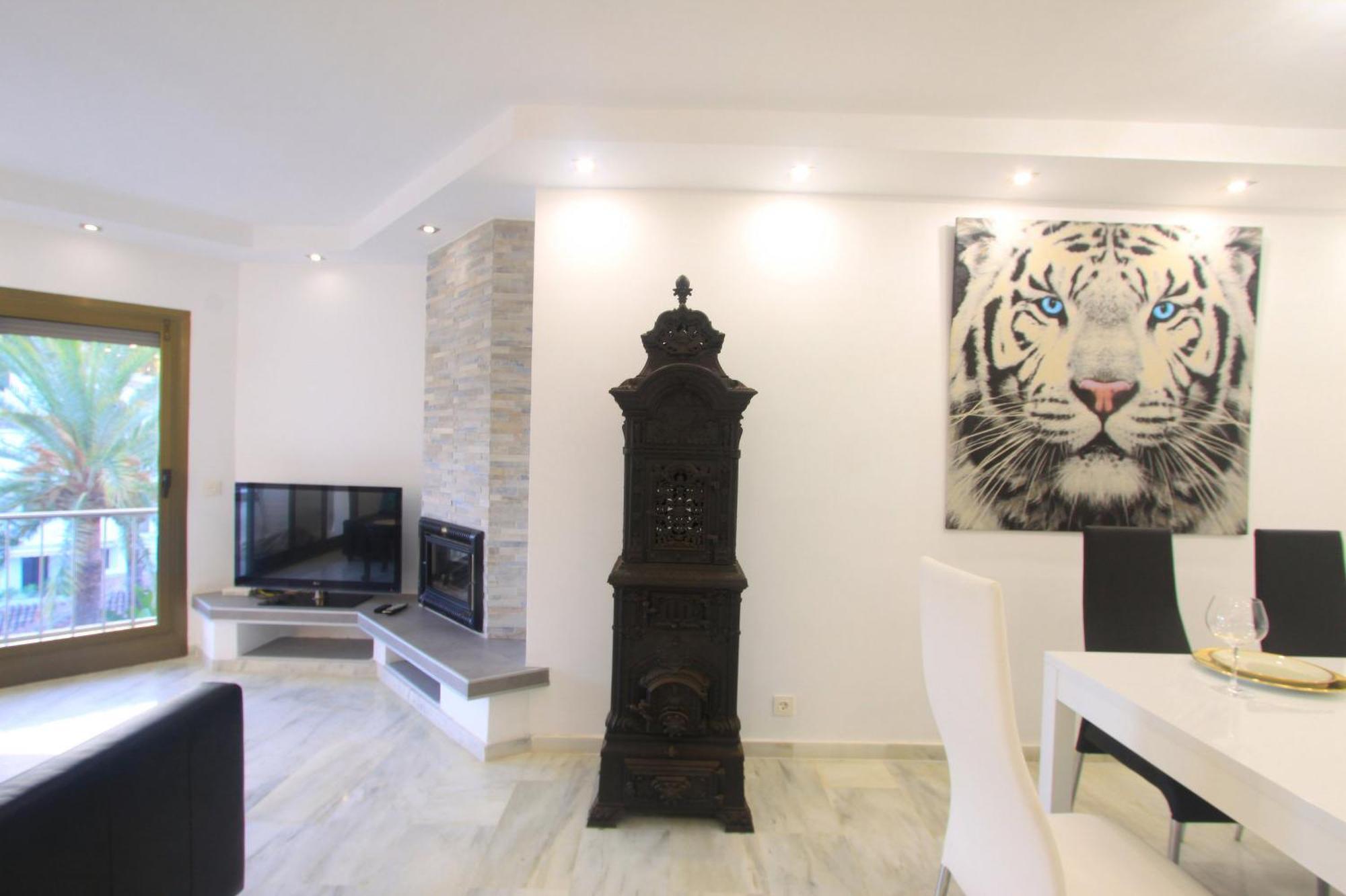 1080 Beachfront Penthouse 3 floors jacuzzi 2 pools wifi roof terrace Marbella Buitenkant foto