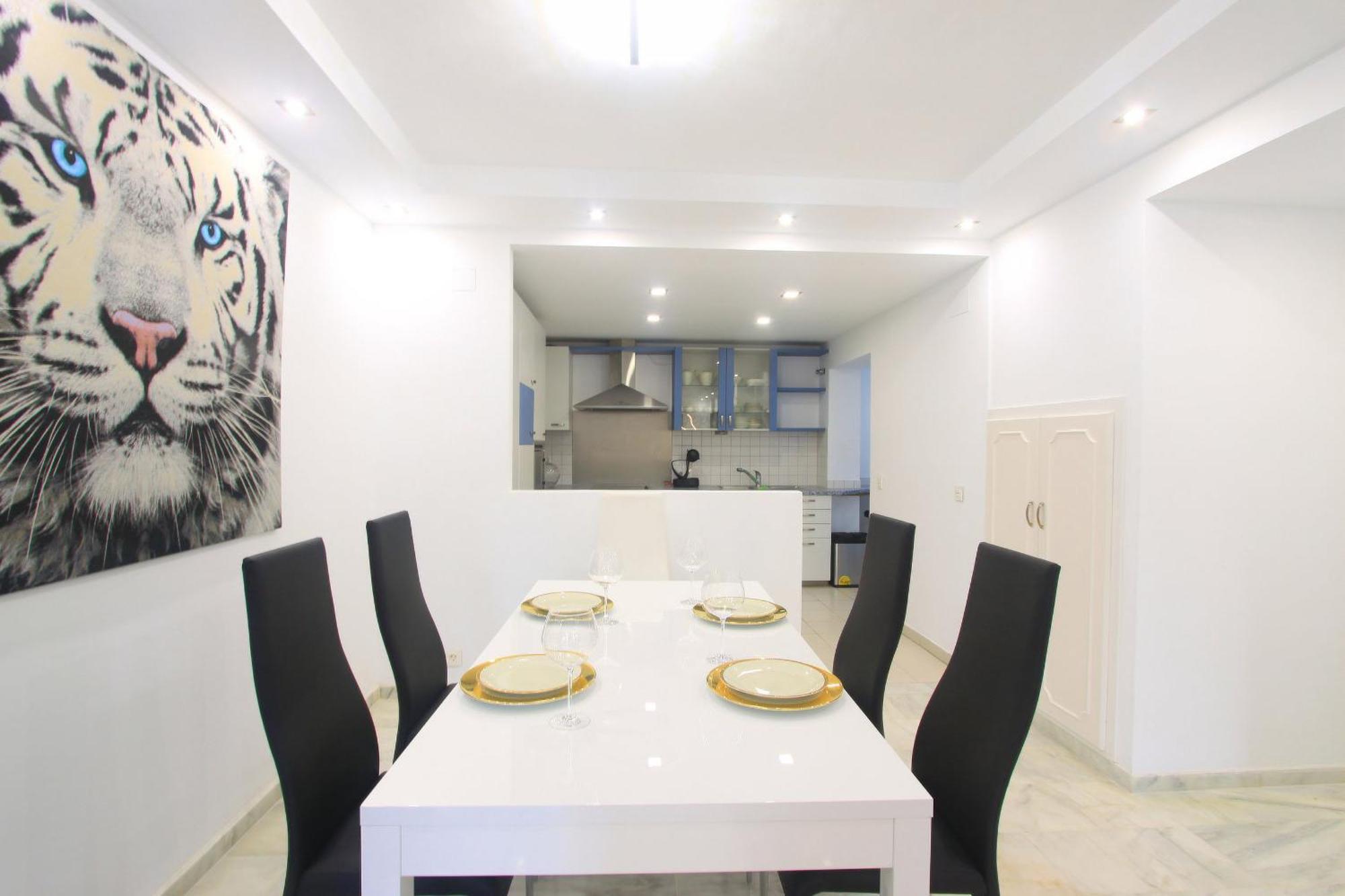 1080 Beachfront Penthouse 3 floors jacuzzi 2 pools wifi roof terrace Marbella Buitenkant foto
