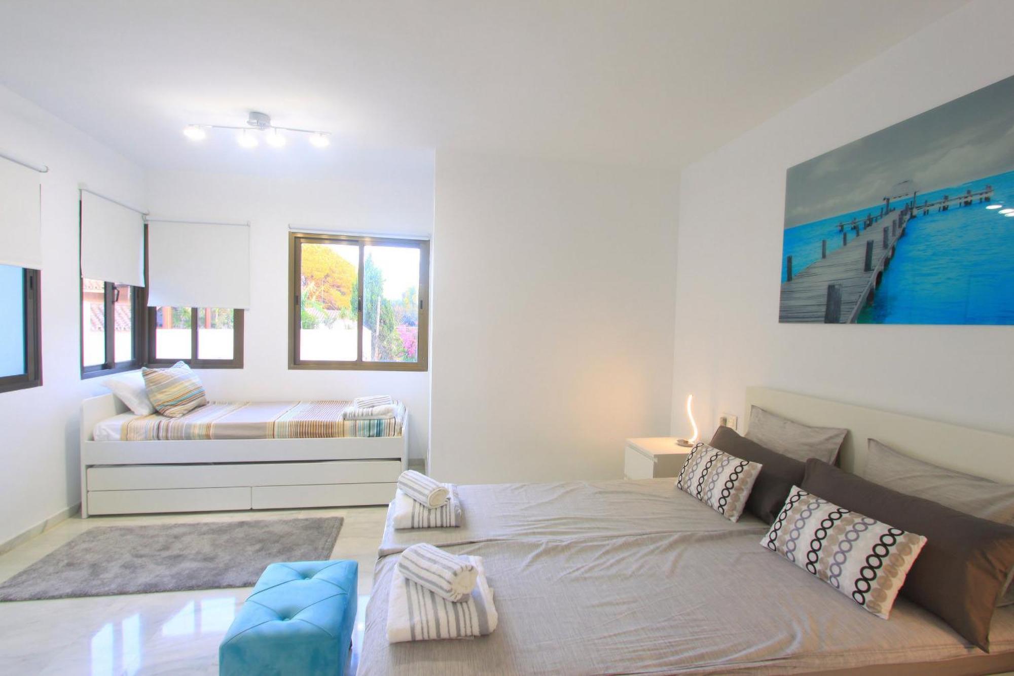 1080 Beachfront Penthouse 3 floors jacuzzi 2 pools wifi roof terrace Marbella Buitenkant foto