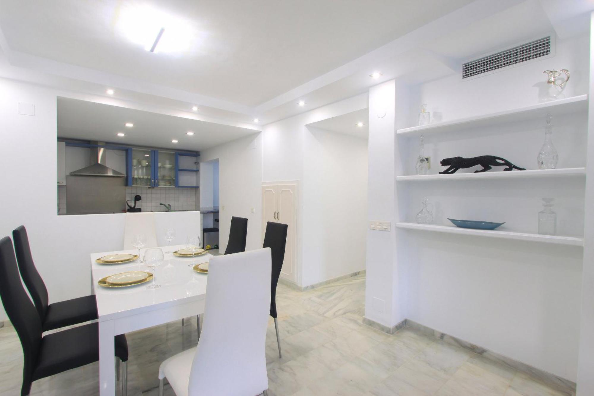 1080 Beachfront Penthouse 3 floors jacuzzi 2 pools wifi roof terrace Marbella Buitenkant foto