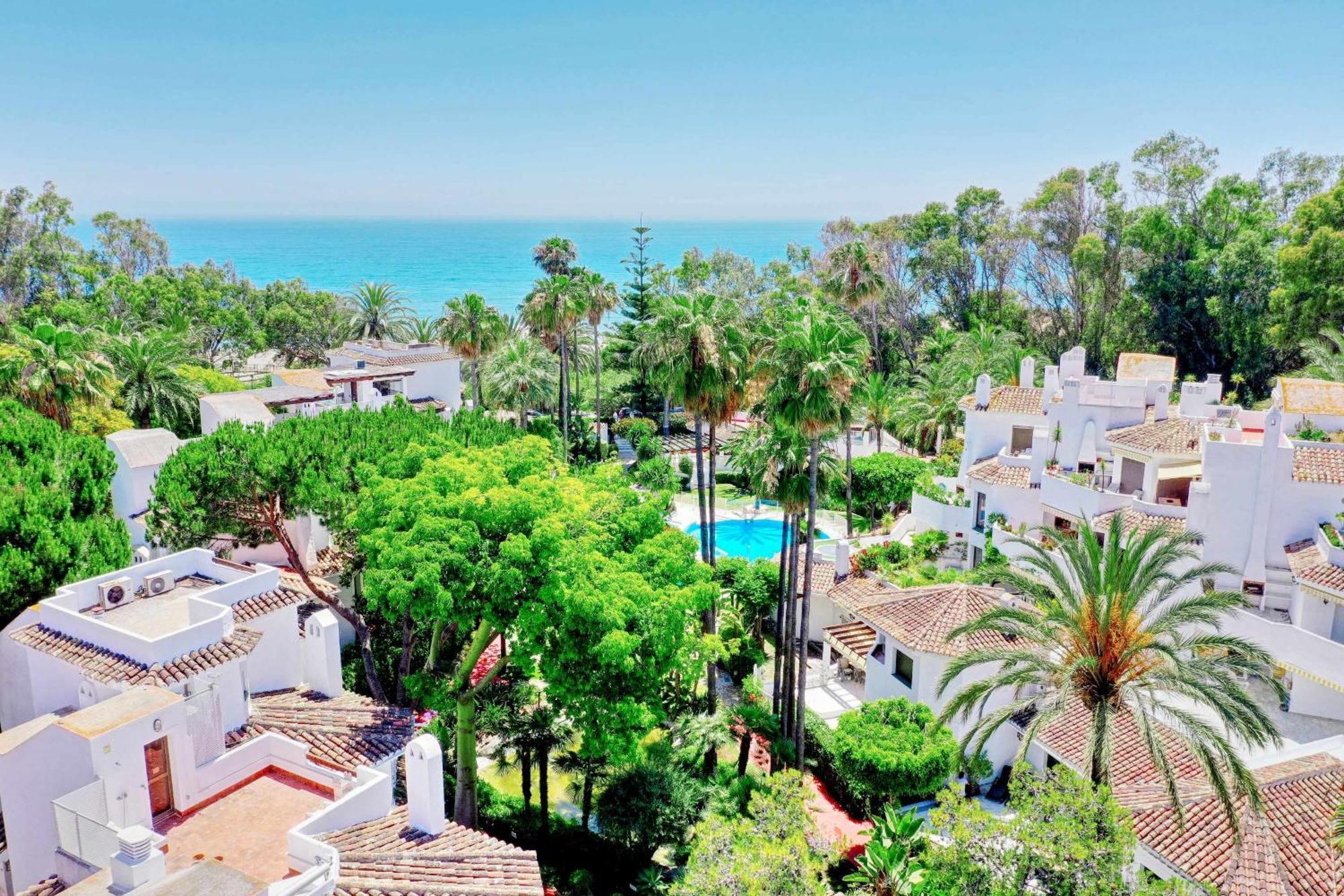 1080 Beachfront Penthouse 3 floors jacuzzi 2 pools wifi roof terrace Marbella Buitenkant foto